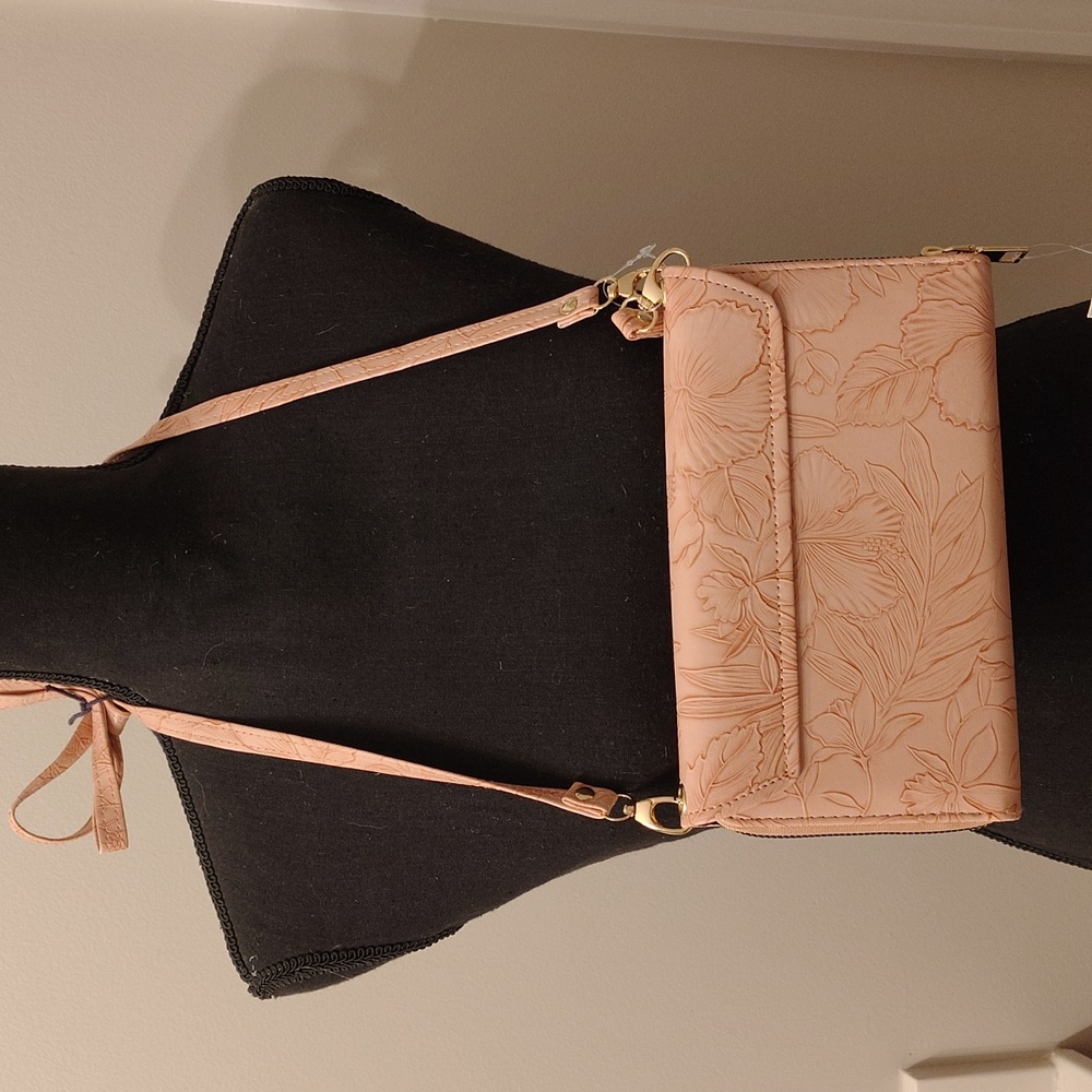 NWT CEE KLEIN Crossbody Wristlet Blush Purse Floral Embossed - Picture 7 of 13